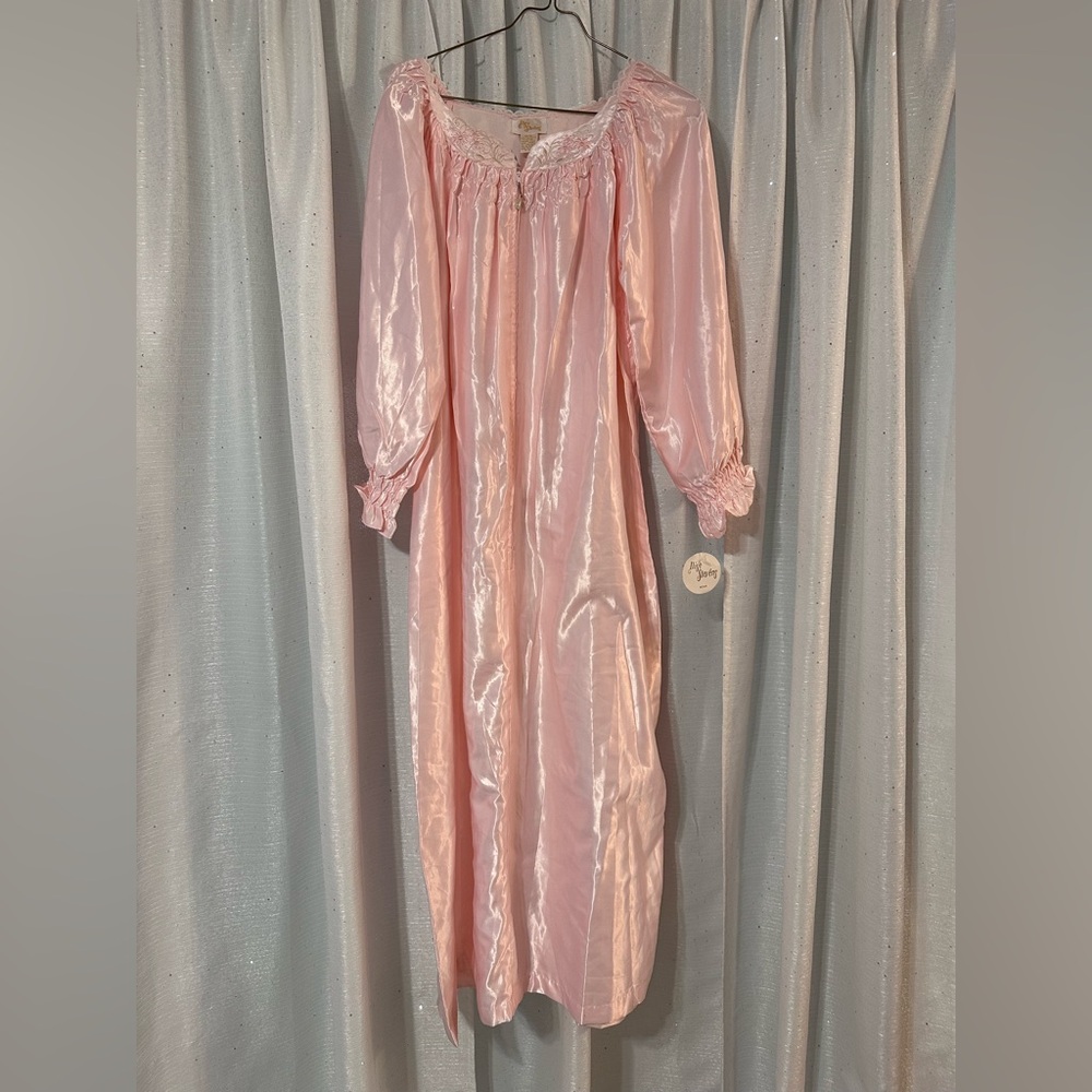 Ilise Stevens Pink Satin nightgown/robe